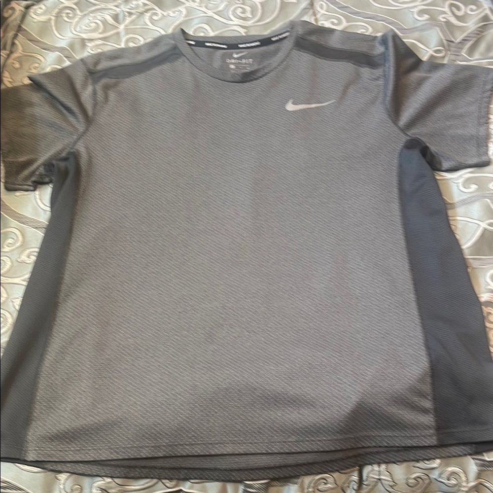 Nike Gray Short Sleeve Performance Tee
